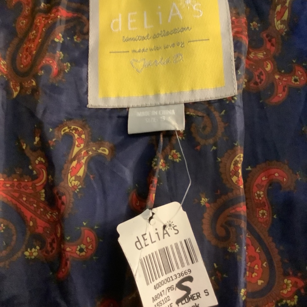 Delia’s Jacket - Picture 5 of 7
